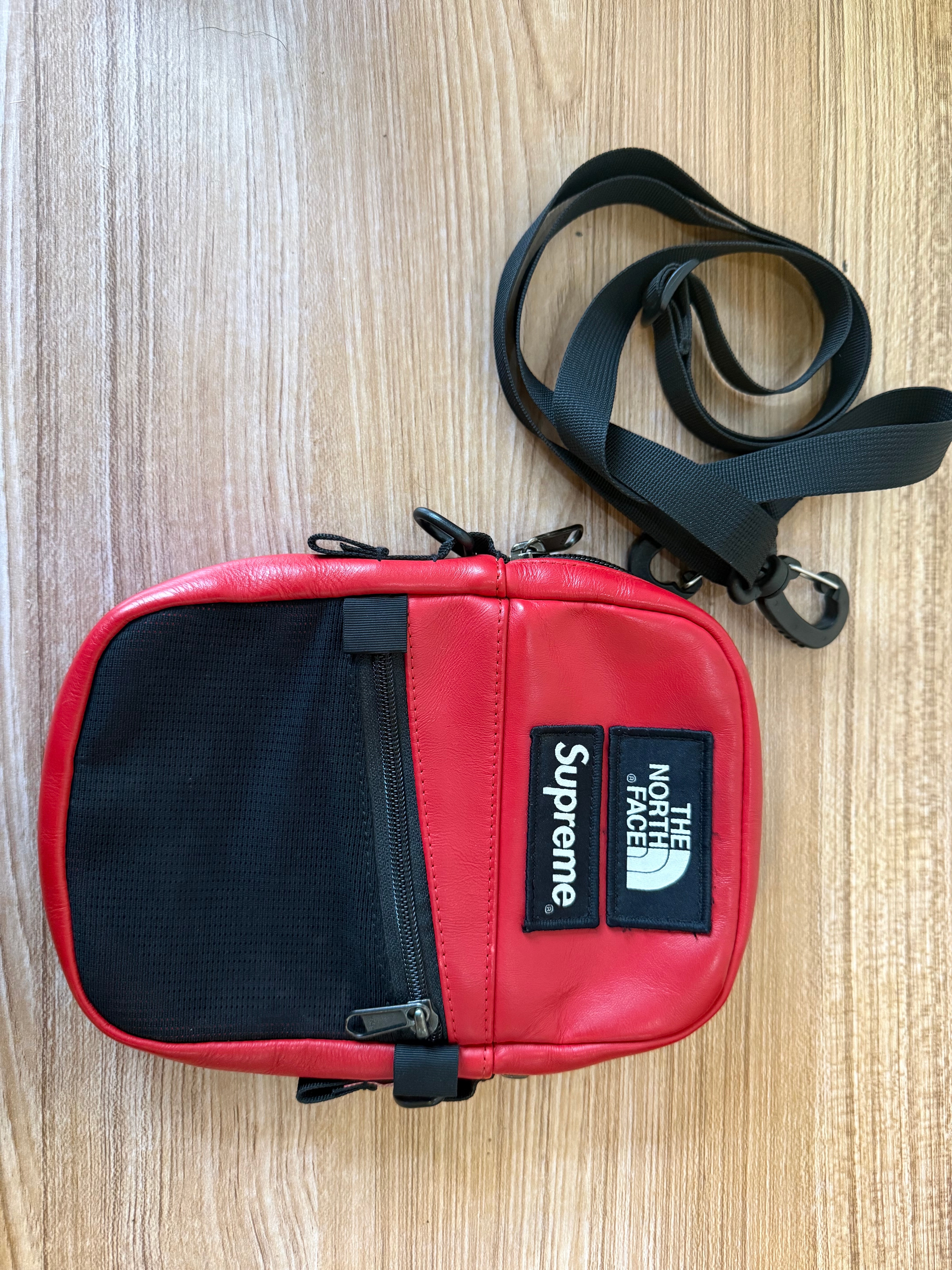 Supreme x The North Face Leather Shoulder Bag "Red"