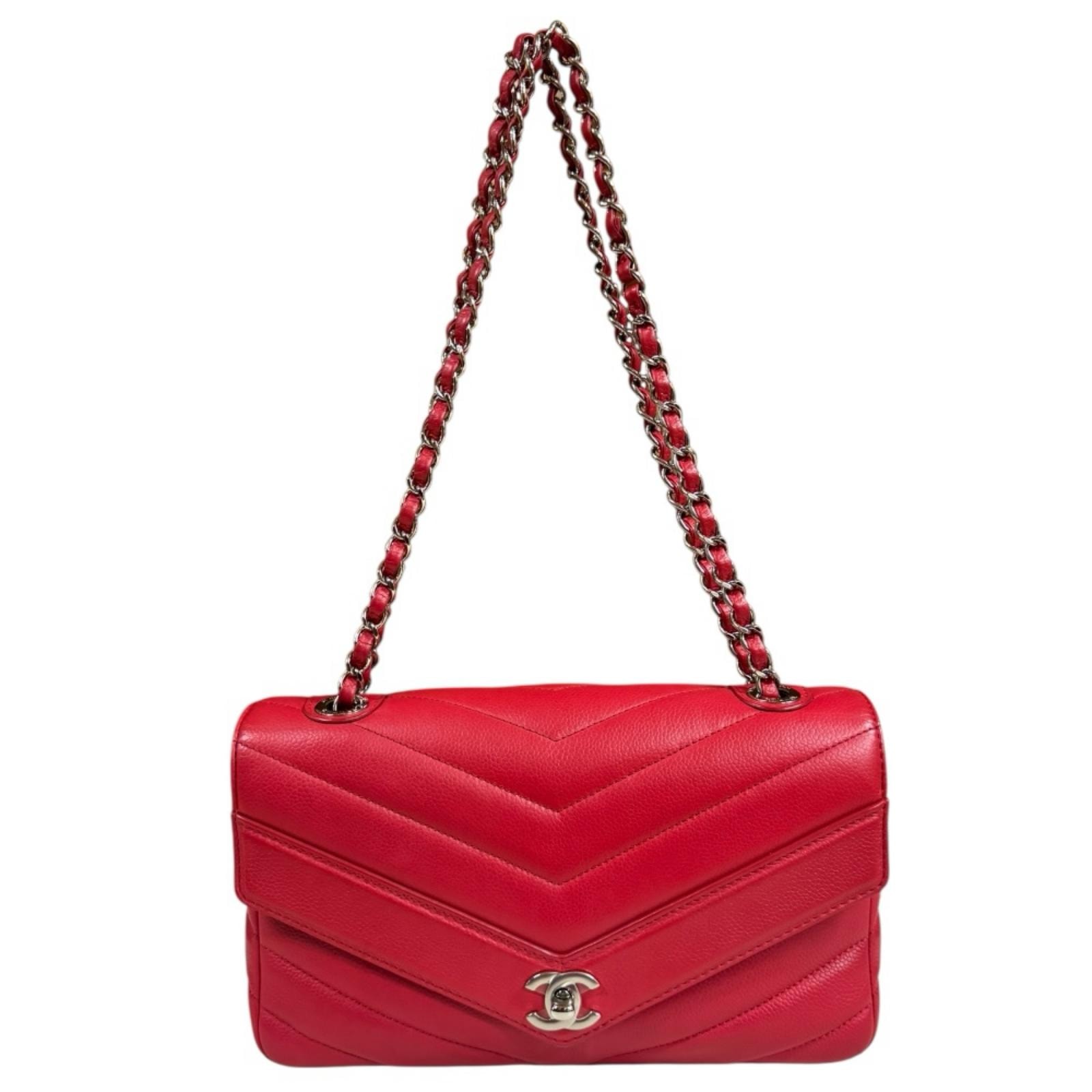 シャネル Vステッチ ショルダーバッグ レザー レッド レディース CHANEL  中古