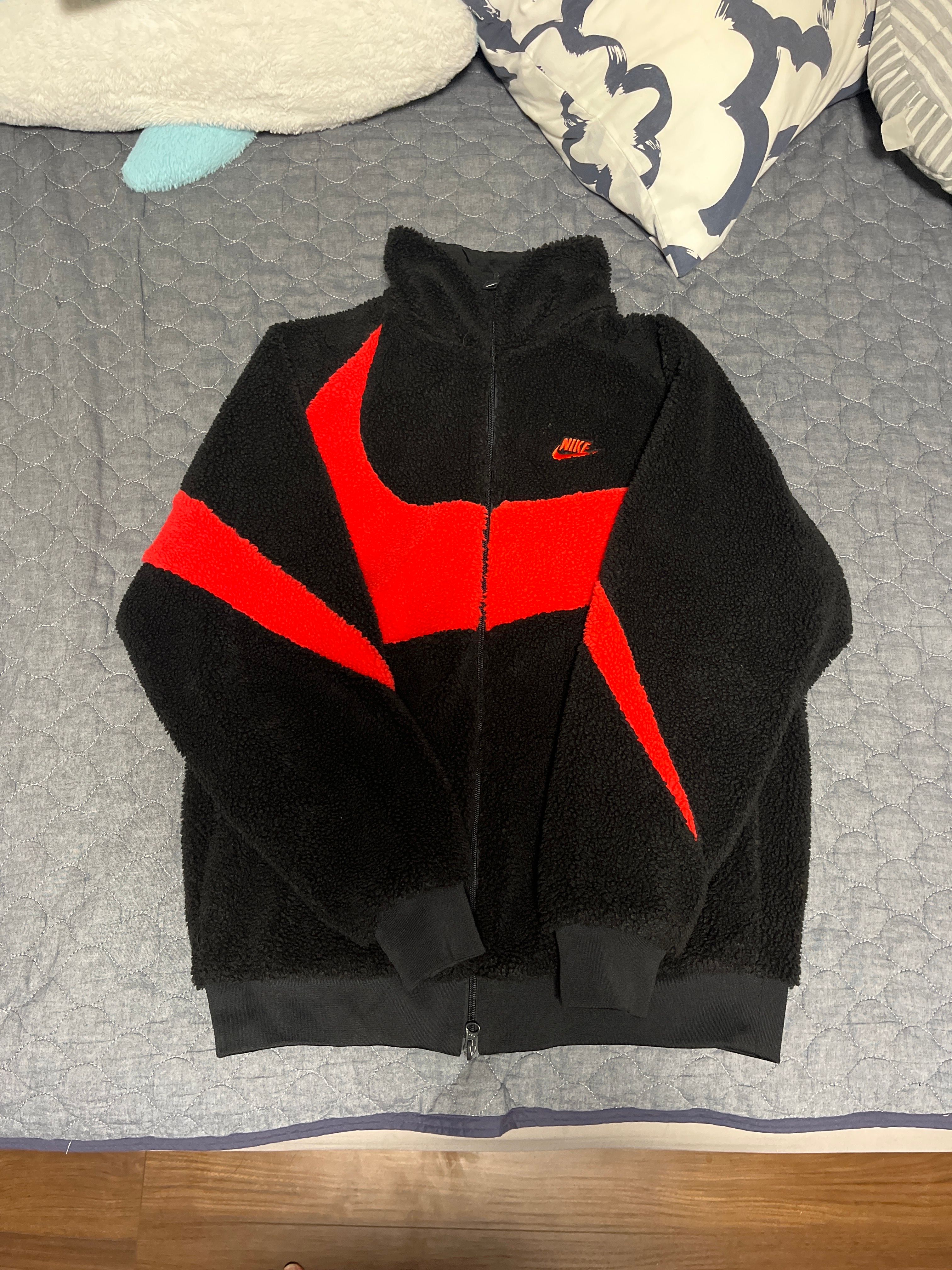 Nike Big Swoosh Reversible Boa Jacket "Black Chili Red"