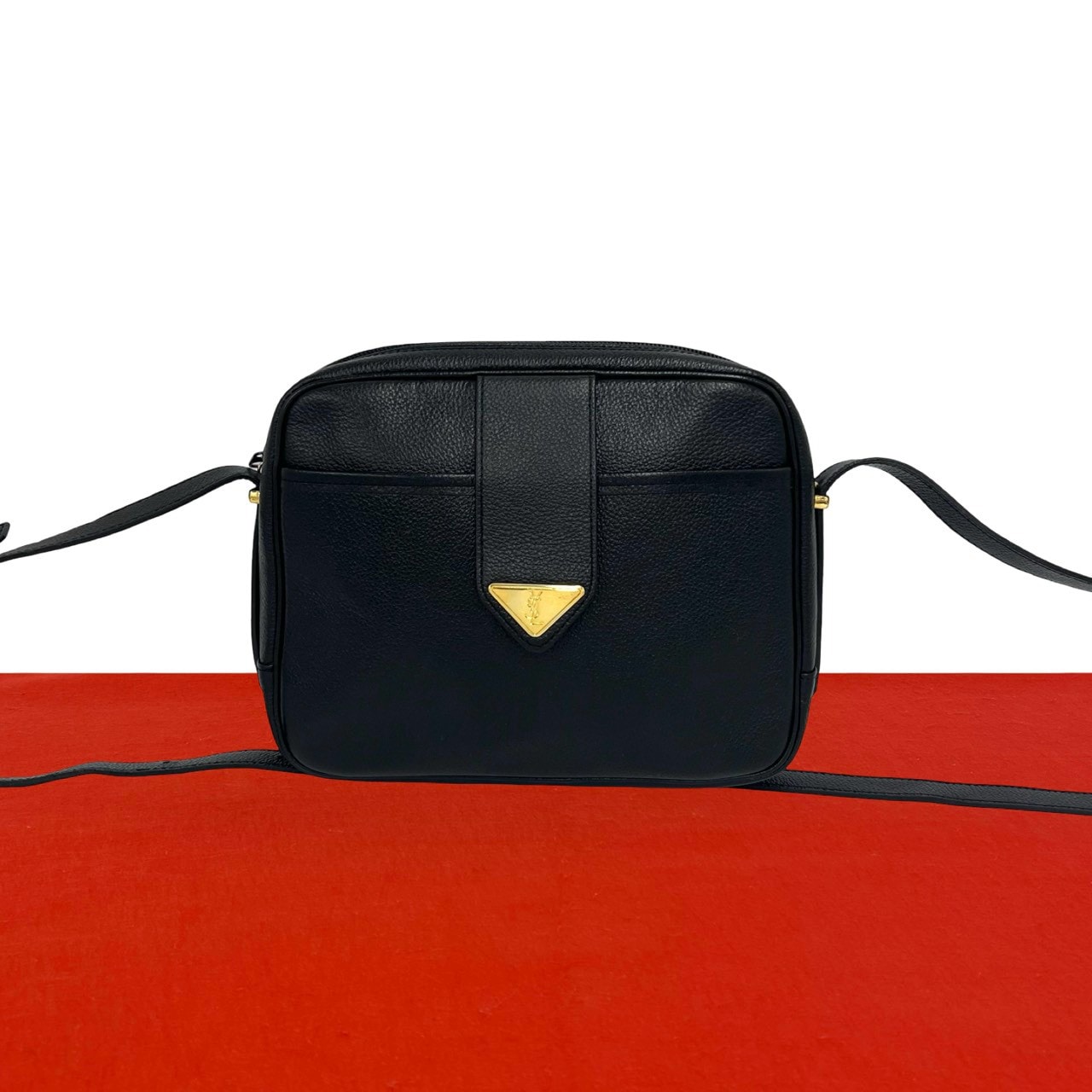 YVES SAINT LAURENT イヴ・サンローラン YSL ロゴ 金具 レザー ショルダーバッグ ブラック
56762
