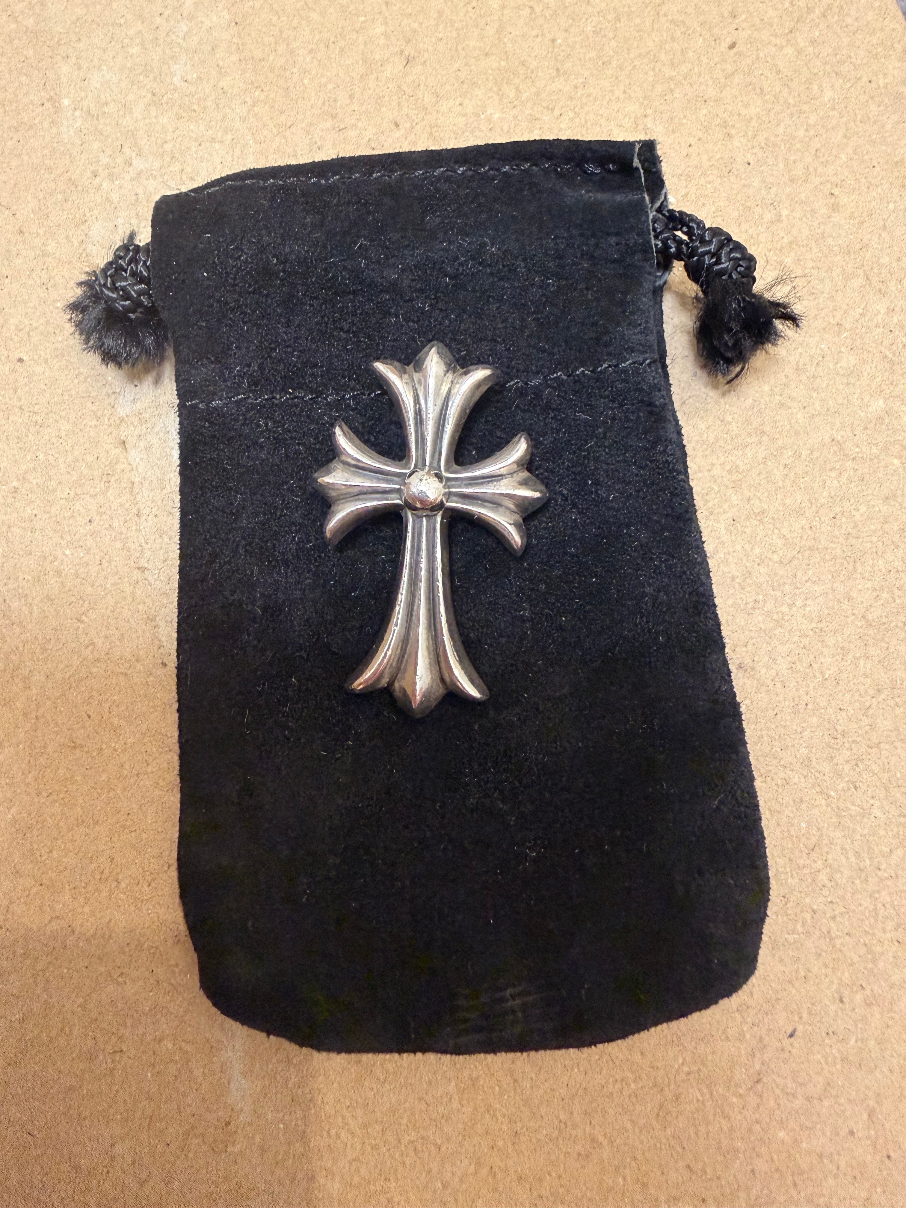 クロムハーツ スモールCH クロス ペンダント "シルバー"