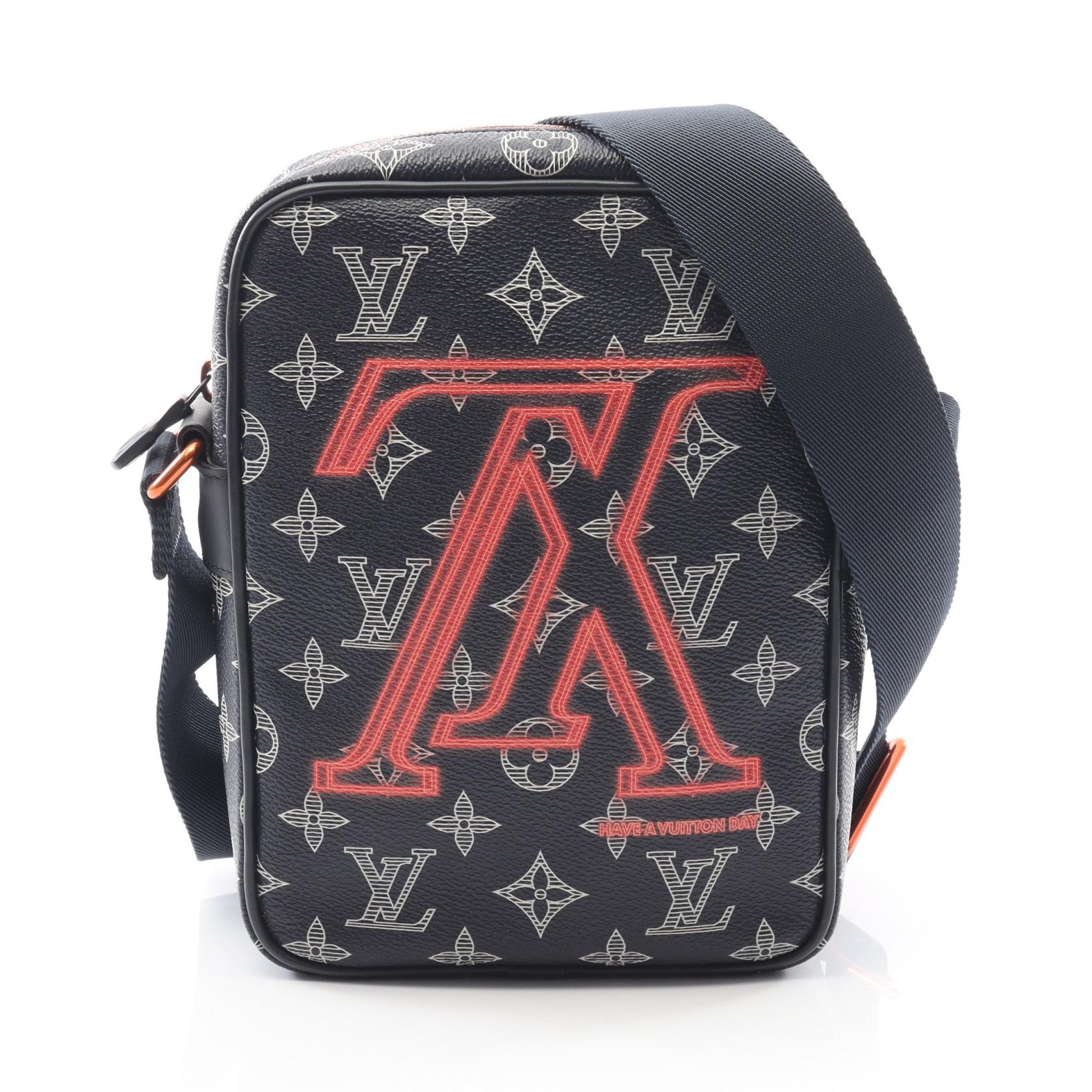 ルイ・ヴィトン LOUIS VUITTON ダヌーブPM アップサイドダウン ショルダーバッグ バッグ PVCコーティングキャンバス レザー モノグラム・インク コライユ メンズ ネイビー系 / レッド系 / ホワイト系 M43678 【中古】