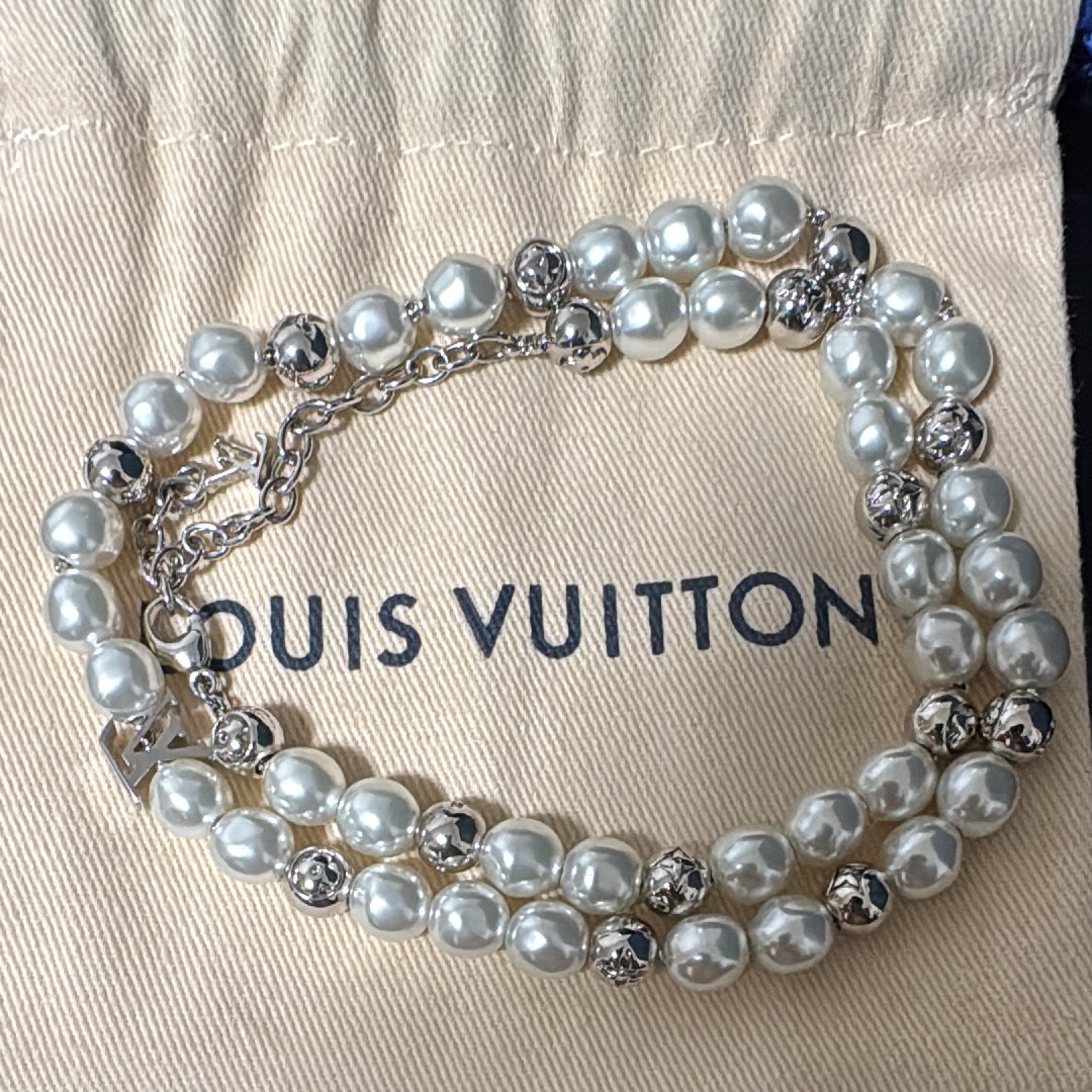 ルイヴィトン ネックレス・モノグラム パール "シルバー" M01157