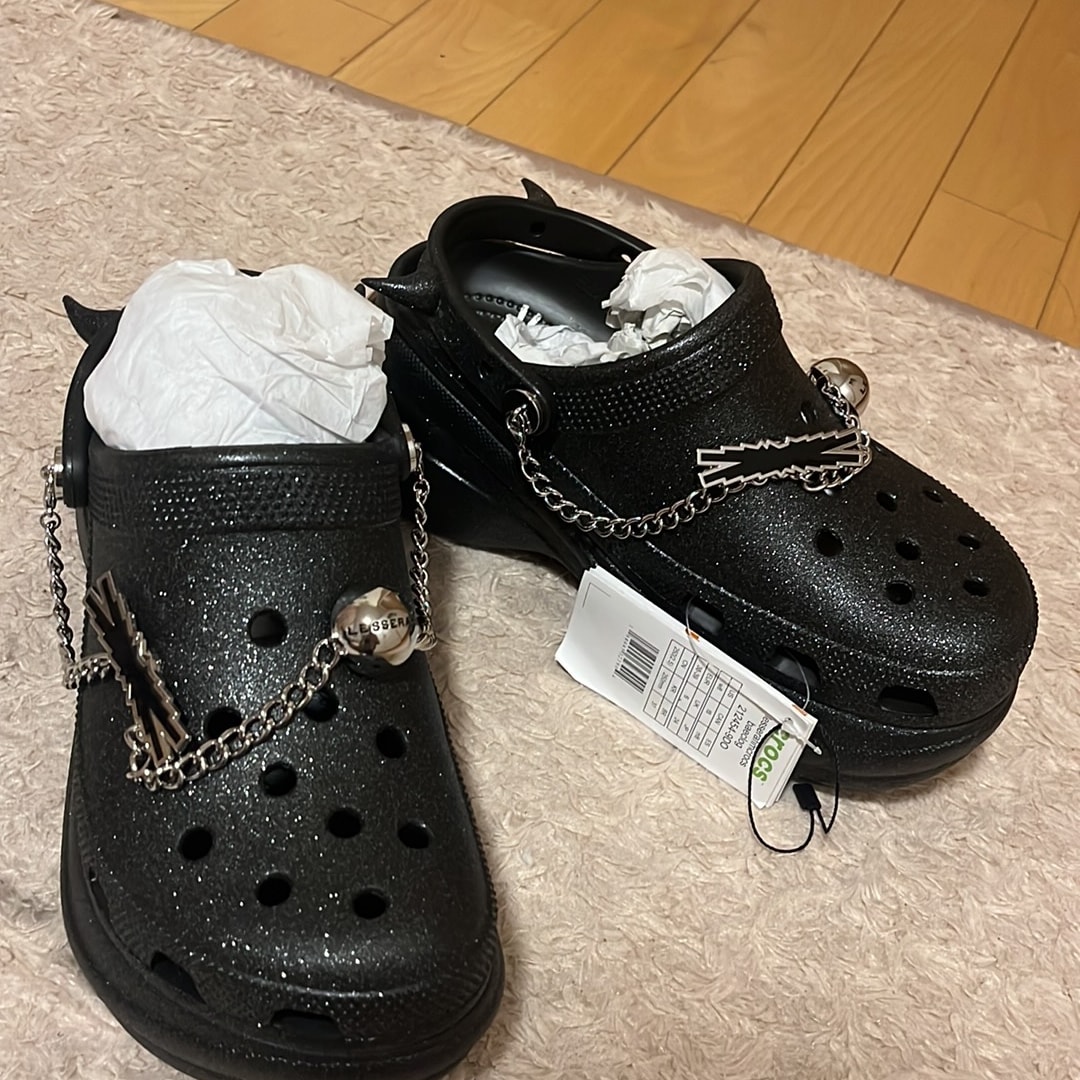 LE SSERAFIM x Crocs Bae Clog "Glitter/Black"