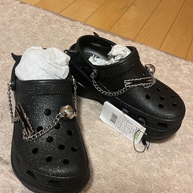 LE SSERAFIM x Crocs Bae Clog "Glitter/Black"