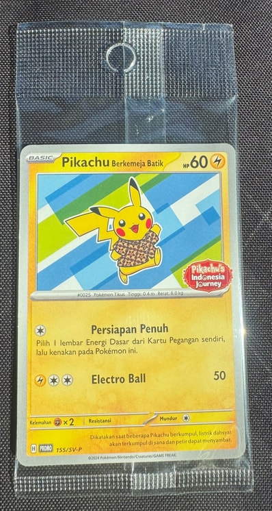バティックシャツを着たピカチュウ (ヒトデマン柄) P [SV-P 155 バティックシャツを着たピカチュウ (ヒトデマン柄) P [SV-P 155