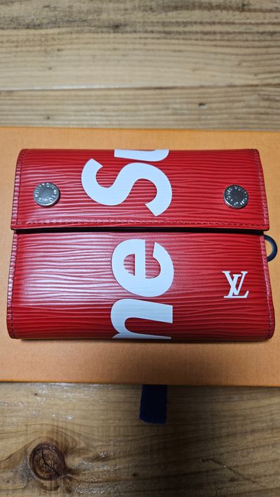 Louis Vuitton x Supreme Chain Wallet "Red"