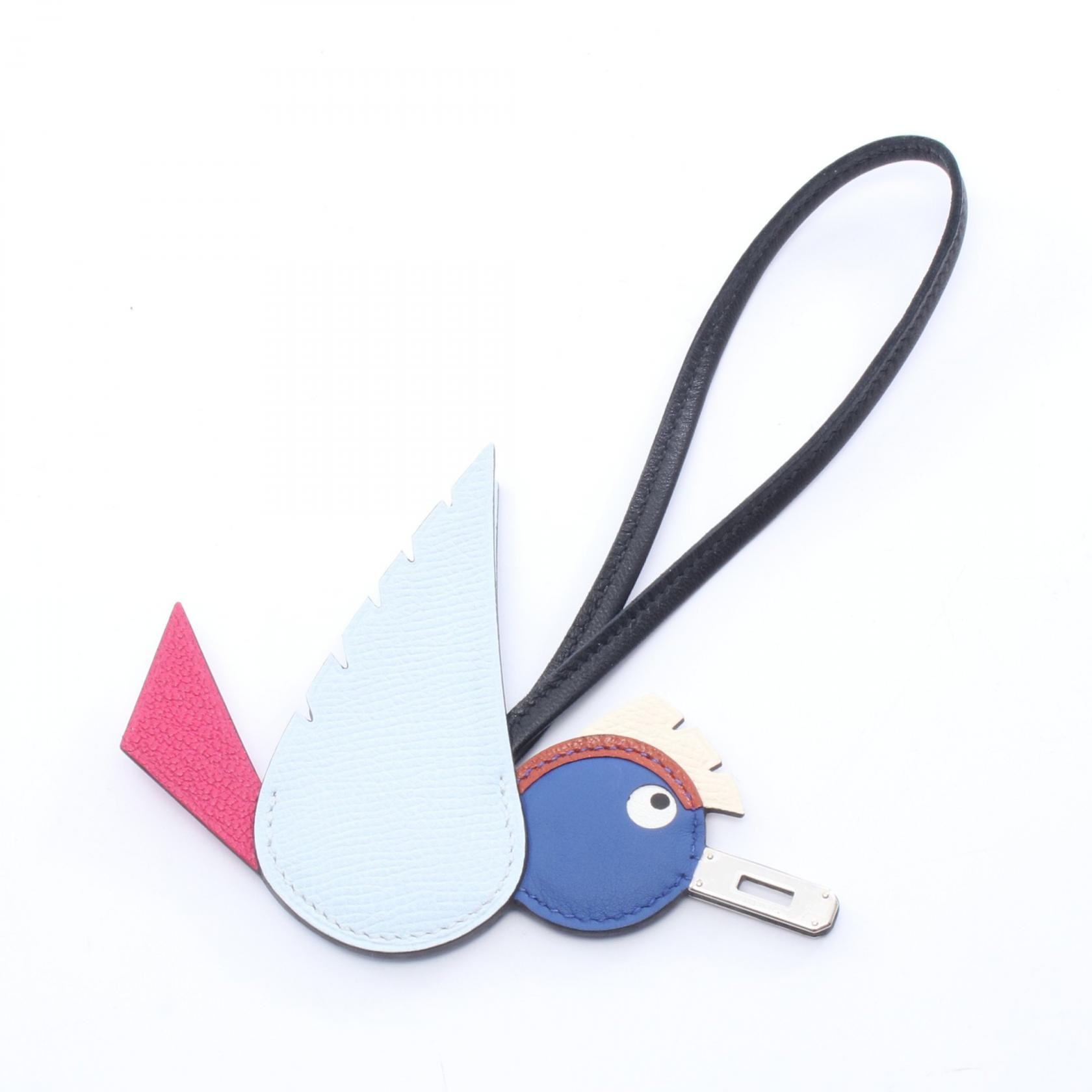 エルメス HERMES バーディ ブルーブリュム ブルーロワイヤル ナタ チャーム アクセサリー レザー シェーブル / アニョーミロ ヴォーエプソン ローズメキシコ K刻印(2025年製造) レディース ブルー系 / ピンク系 / マルチカラー 【中古】