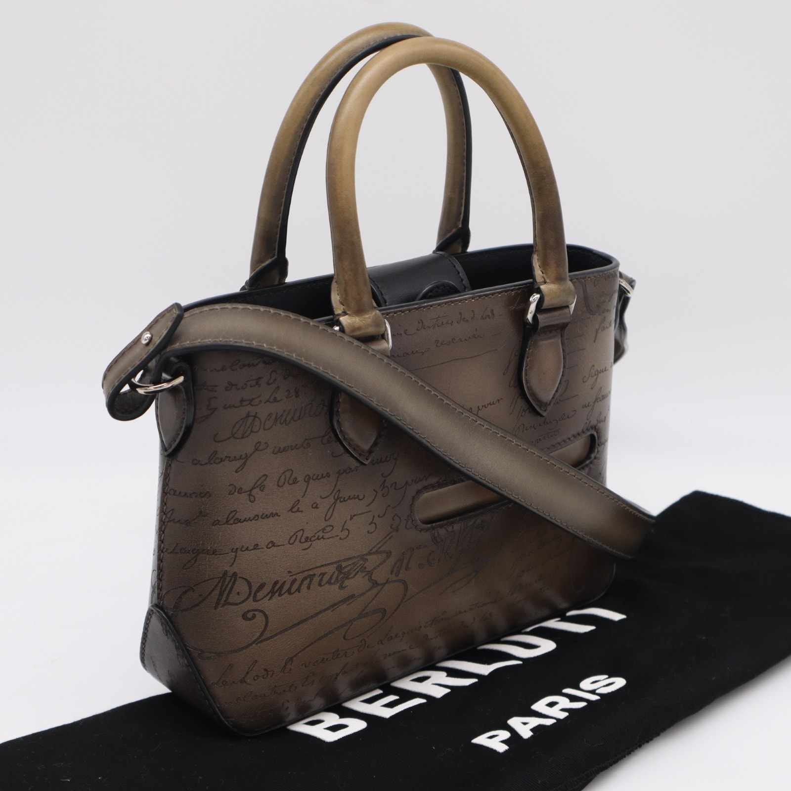 美品 Berluti ベルルッティ ヴェネチア カーフレザー トゥジュール ガリバー メッセンジャー 257783 2wayハンドバッグ カーキ カーフレザー メンズ