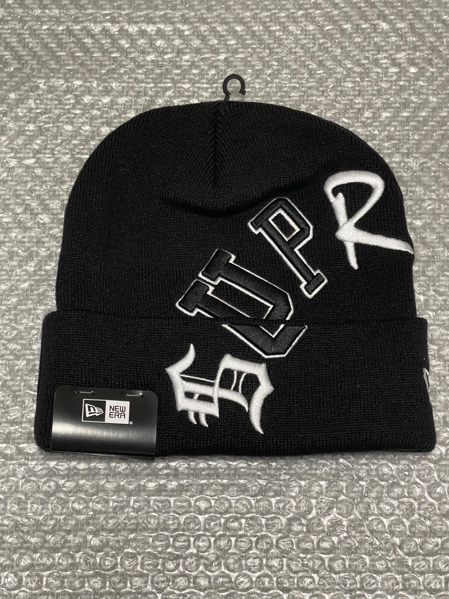 Supreme New Era Arc Beanie "Black"