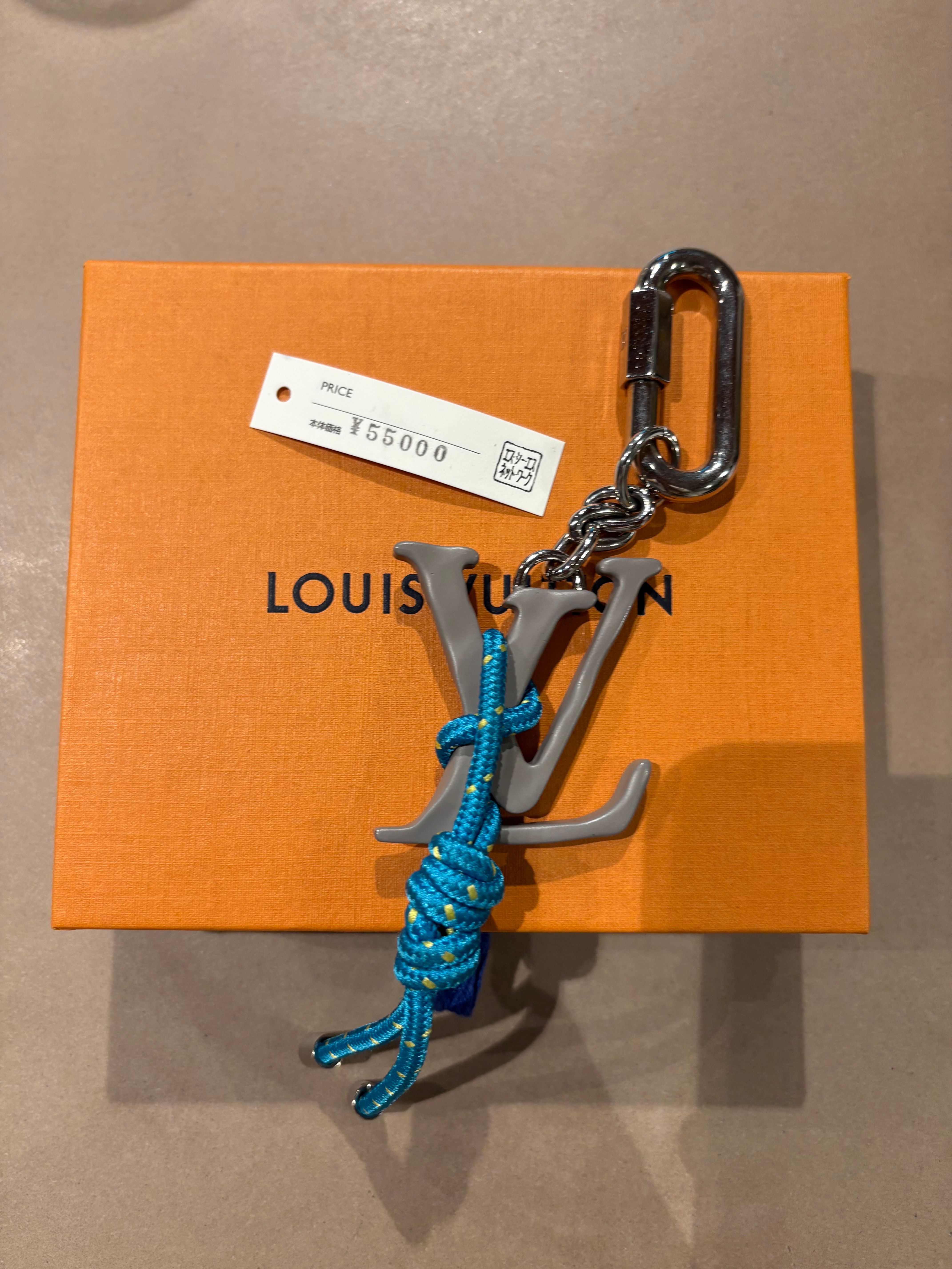 ルイ・ヴィトンのキーホルダー「ポルトクレLVシェイプ ロープ