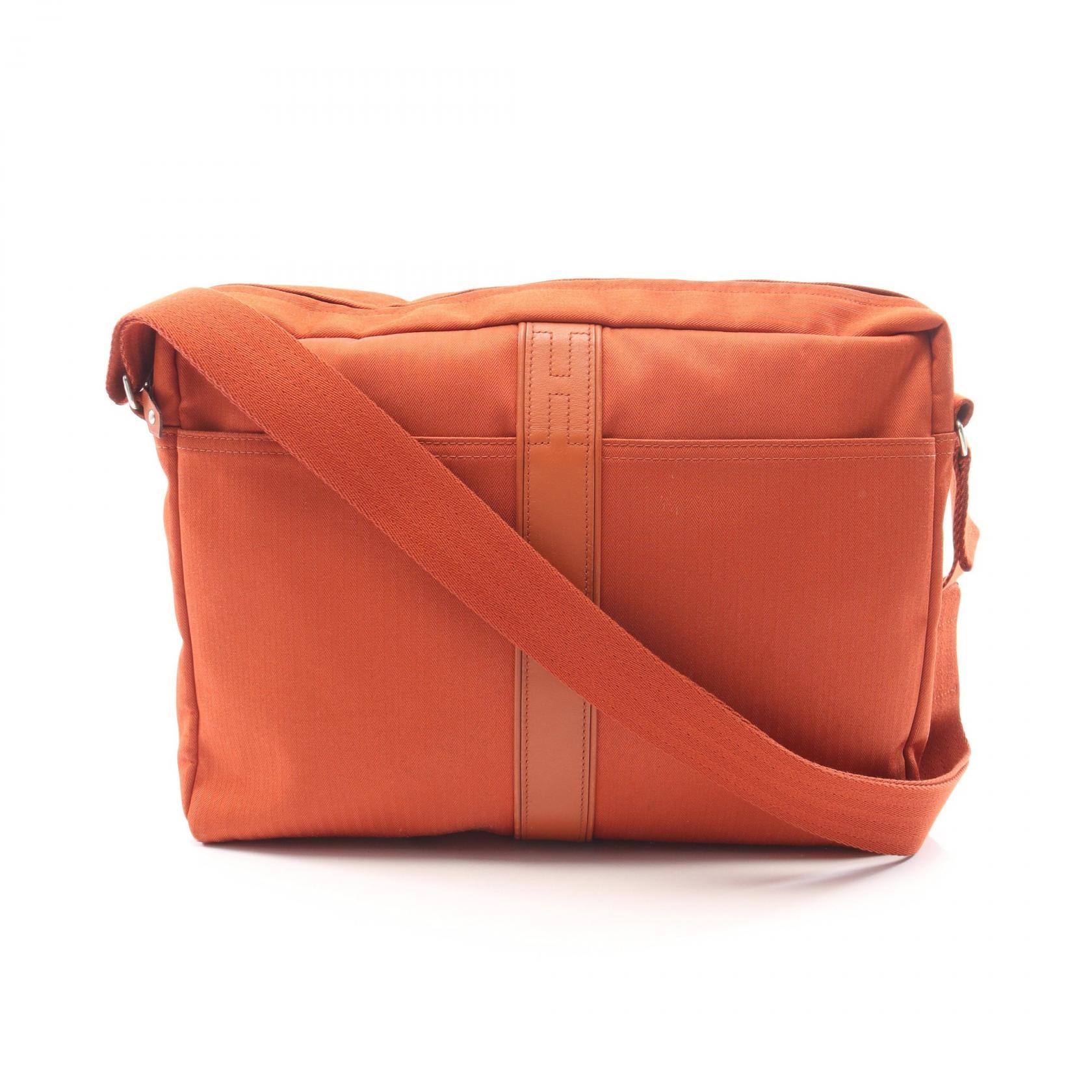 エルメス HERMES アカプルコ バサスMM ショルダーバッグ バッグ キャンバス レザー トワルシェブロン / ヴォーグミ トワルシェブロン ブリック メンズ レディース オレンジ系 【中古】