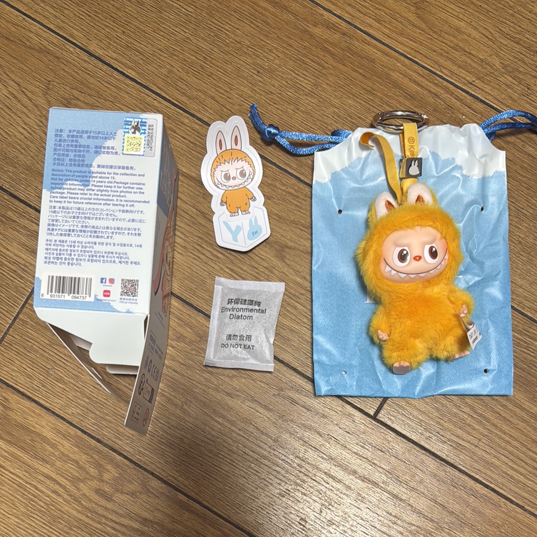 POP MART THE MONSTERS (LABUBU) Pin for Love Series-Vinyl Plush Pendant (N-Z) Y