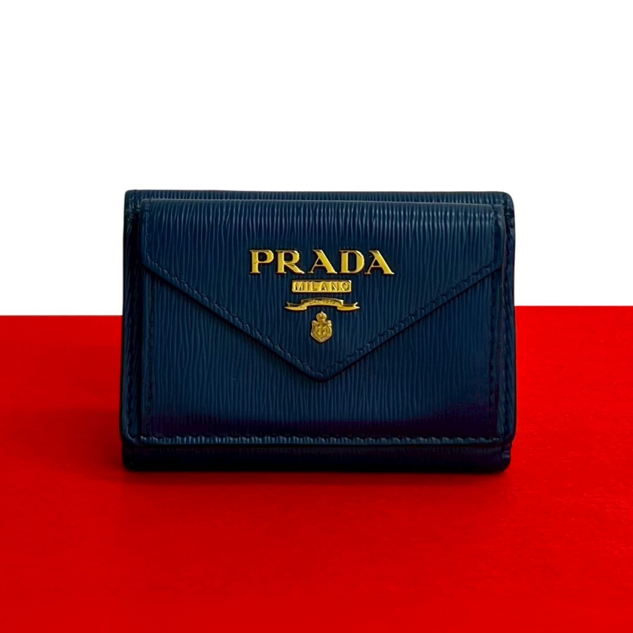 PRADA プラダ ロゴ 金具 レザー 三つ折り財布 ブルー
31455