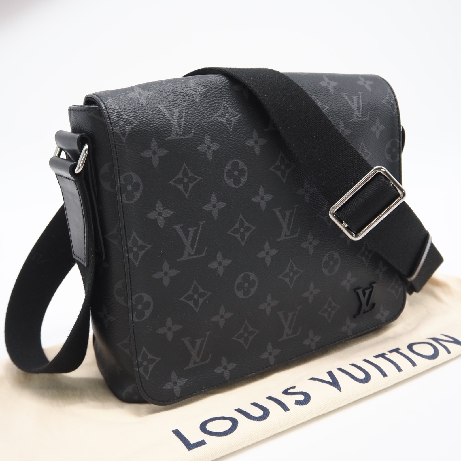 美品 LOUIS VUITTON ルイ・ヴィトン モノグラム エクリプス ディストリクトPM NV2 M45272 ショルダーバッグ ブラック グレー コーティングキャンバス メンズ