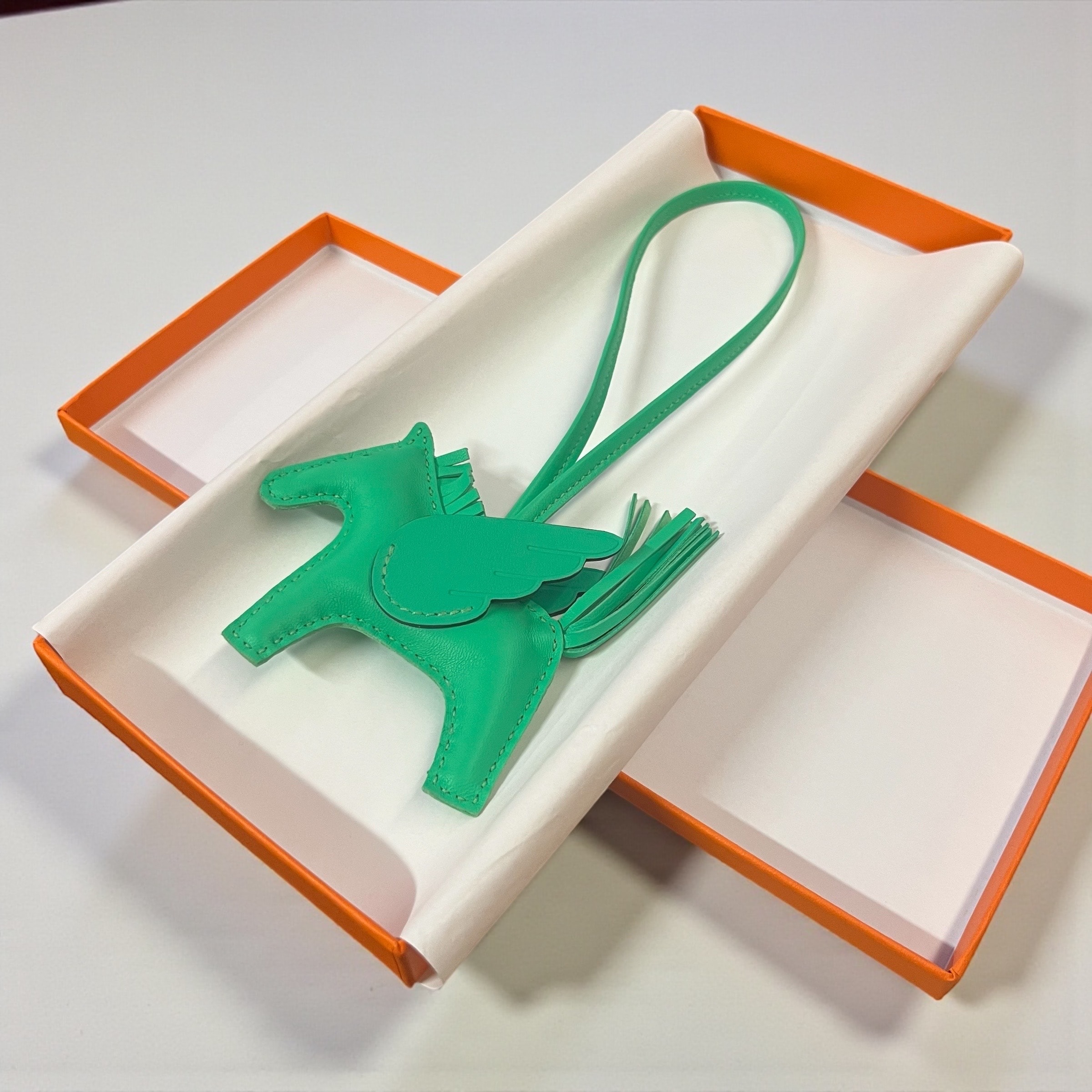 Hermes ペガサスチャーム PM オールグリーン レザー チャーム
