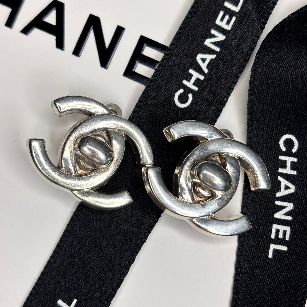 CHANEL シャネル 96P シルバー ターンロックココマーク イヤリング