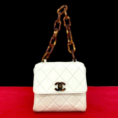 CHANEL シャネル マトラッセ ココマーク ラムスキン プラスチック ハンドバッグ ホワイト
21409
