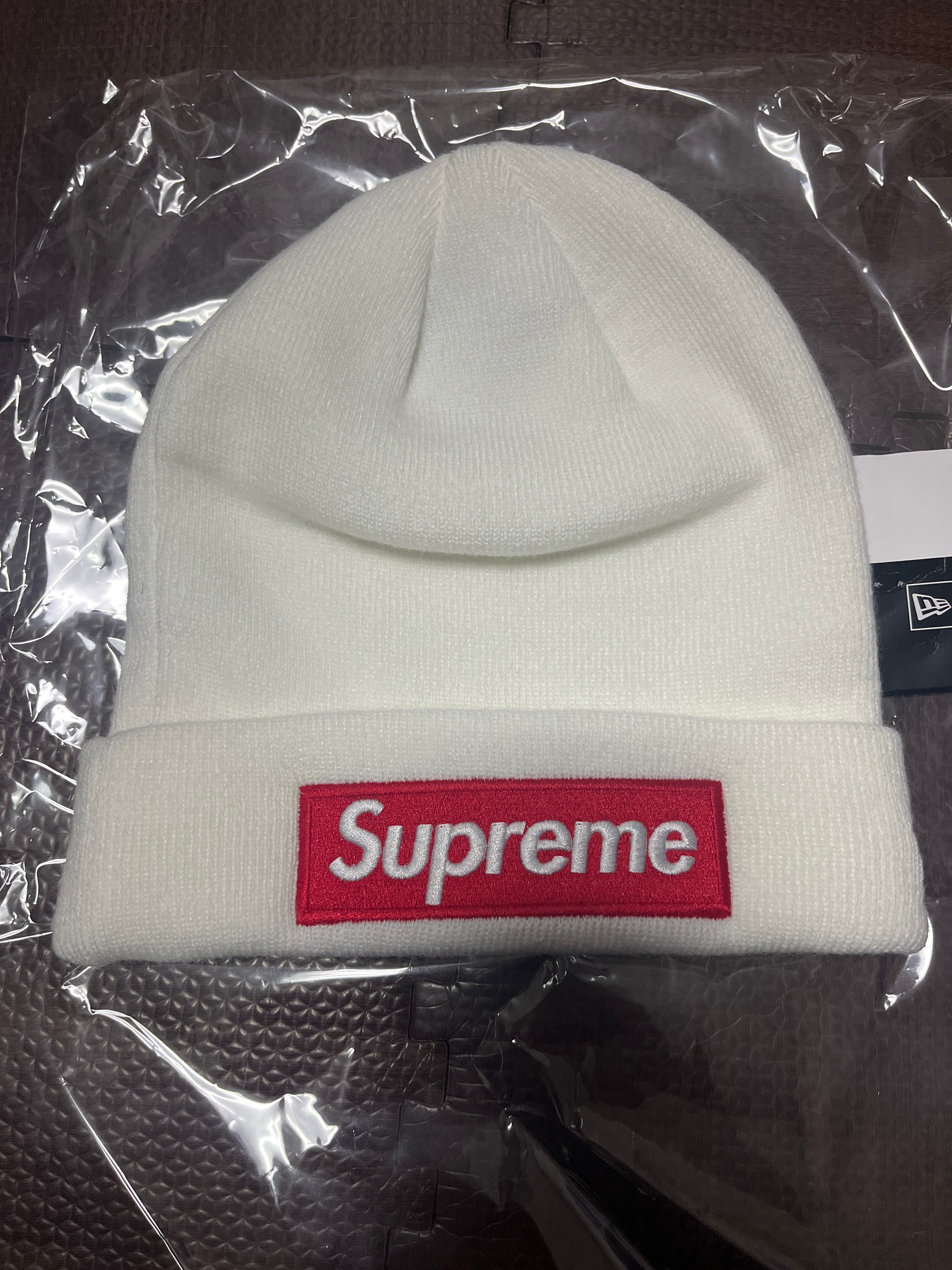 Supreme New Era® Box Logo Beanie "White" (21FW)