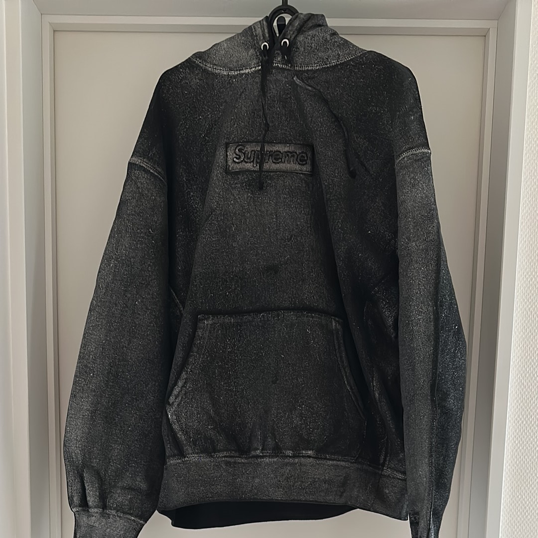 シュプリーム x MM6メゾンマルジェラ フォイル ボックス ロゴ フーデッド スウェットシャツ "ブラック"