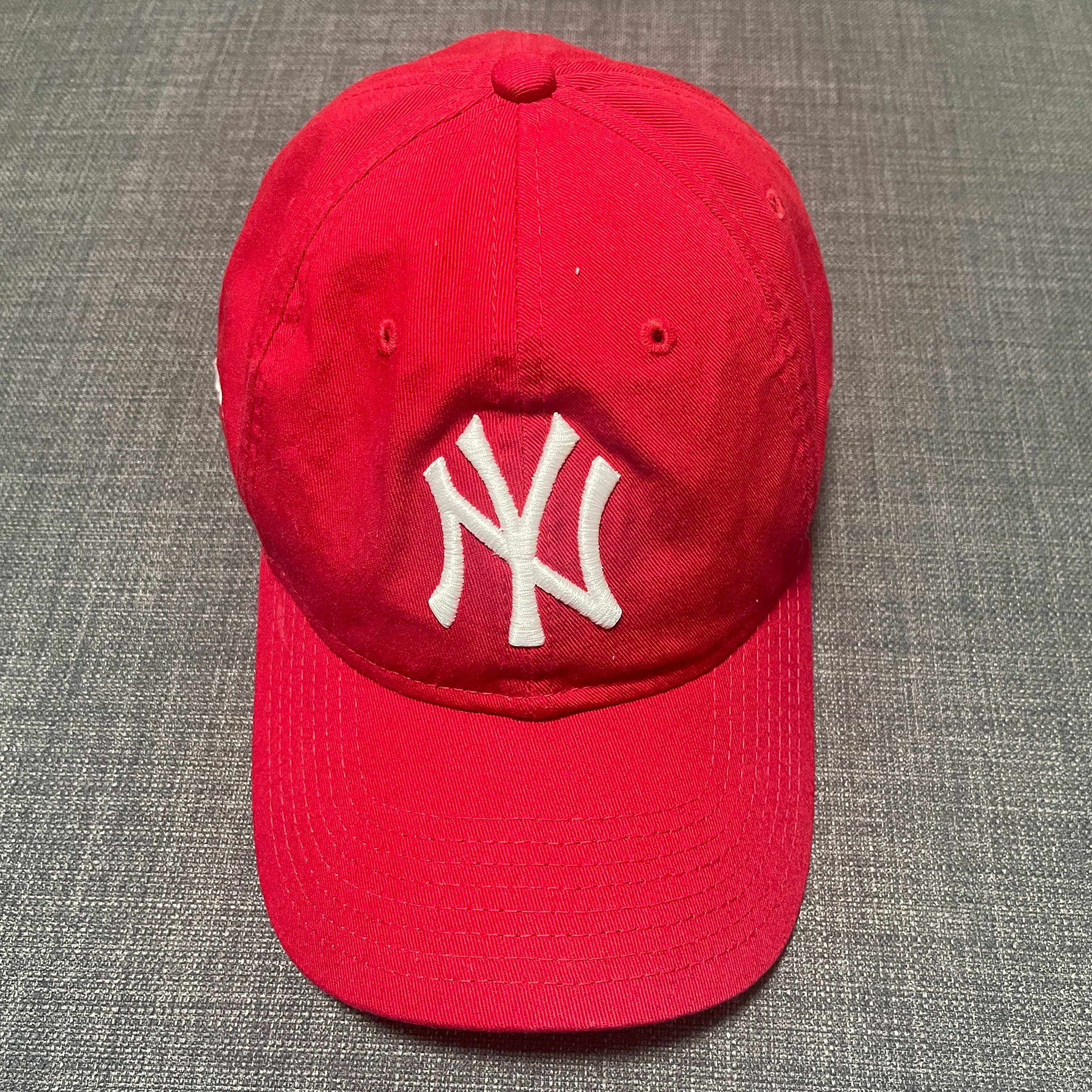 MoMA Exclusive New Era New York Yankees Cap "Scarlet"
