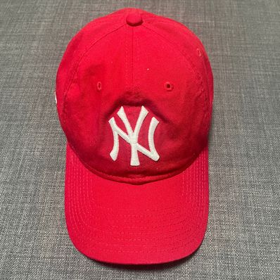 MoMA Exclusive New Era New York Yankees Cap "Scarlet"