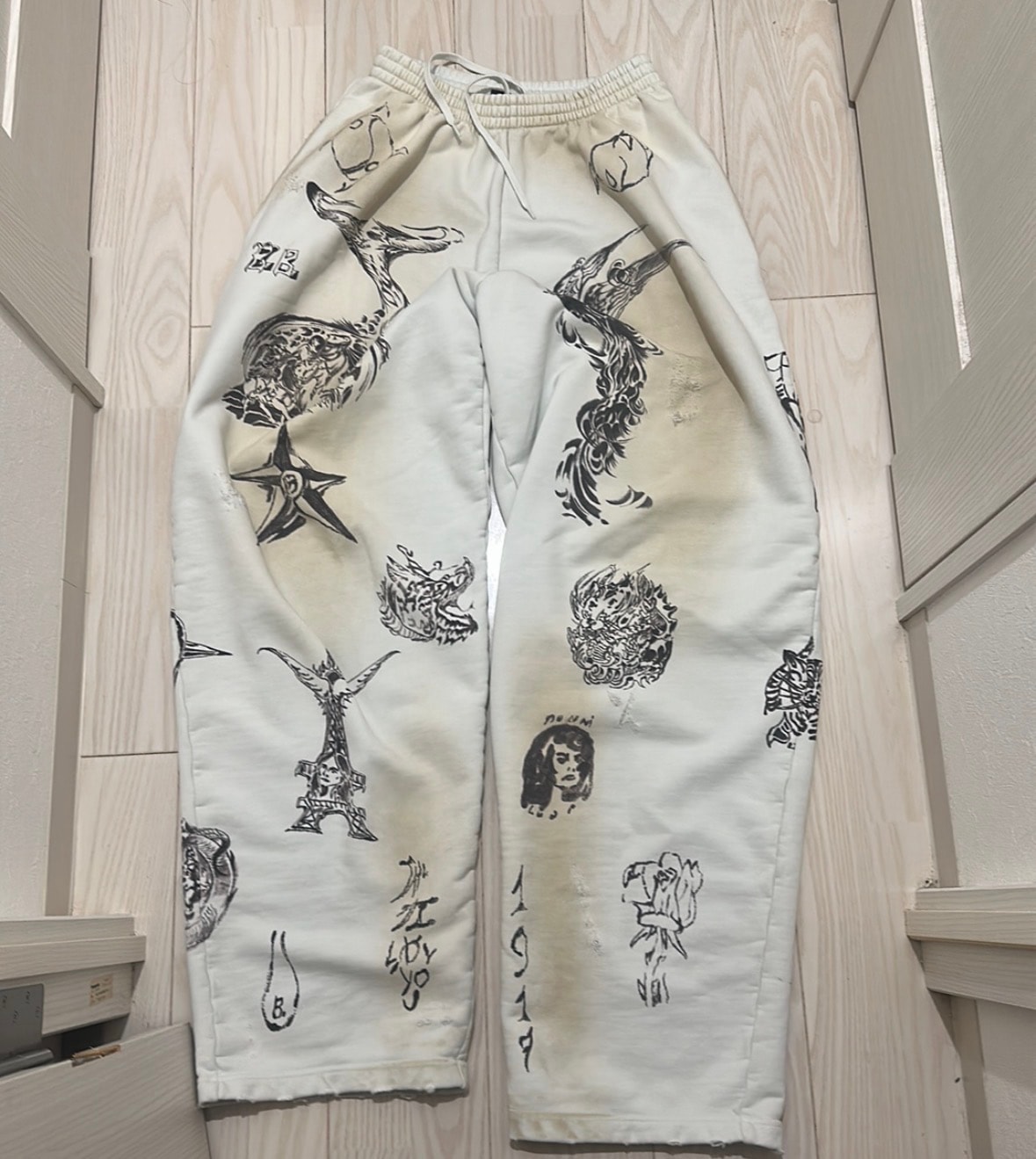 BALENCIAGA Tat Baggy Sweatpants "Beige Brown"