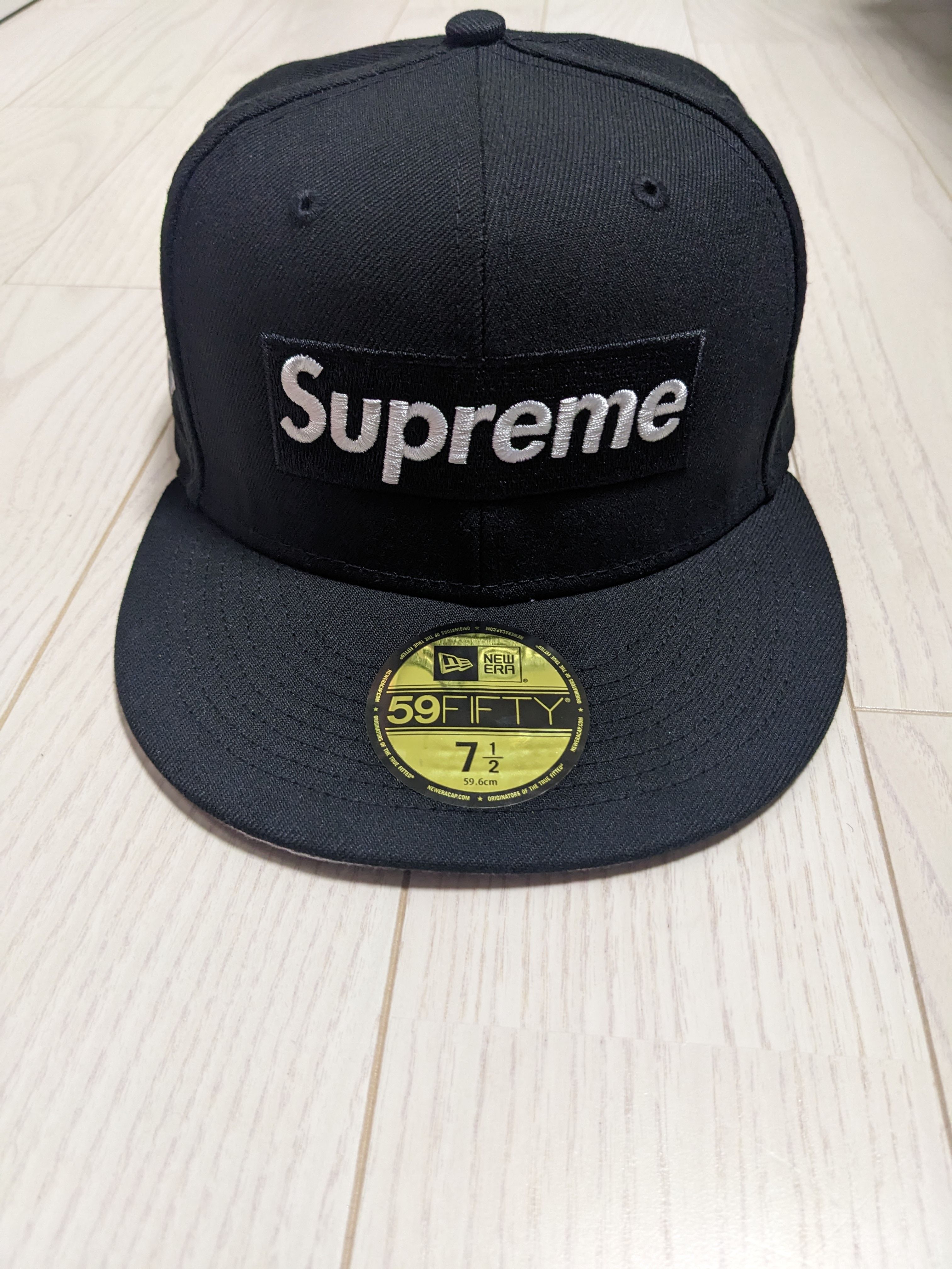 Supreme Money Box Logo New Era "Black"