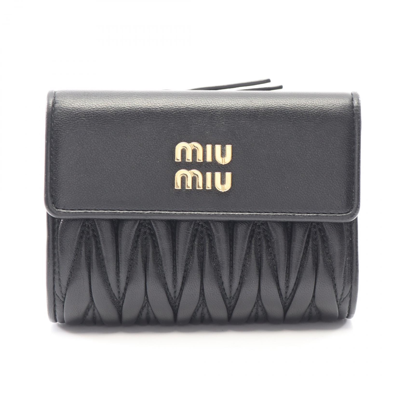 ミュウ ミュウ Miu Miu マテラッセ 三つ折り財布 財布 レザー レディース ブラック系 【中古】