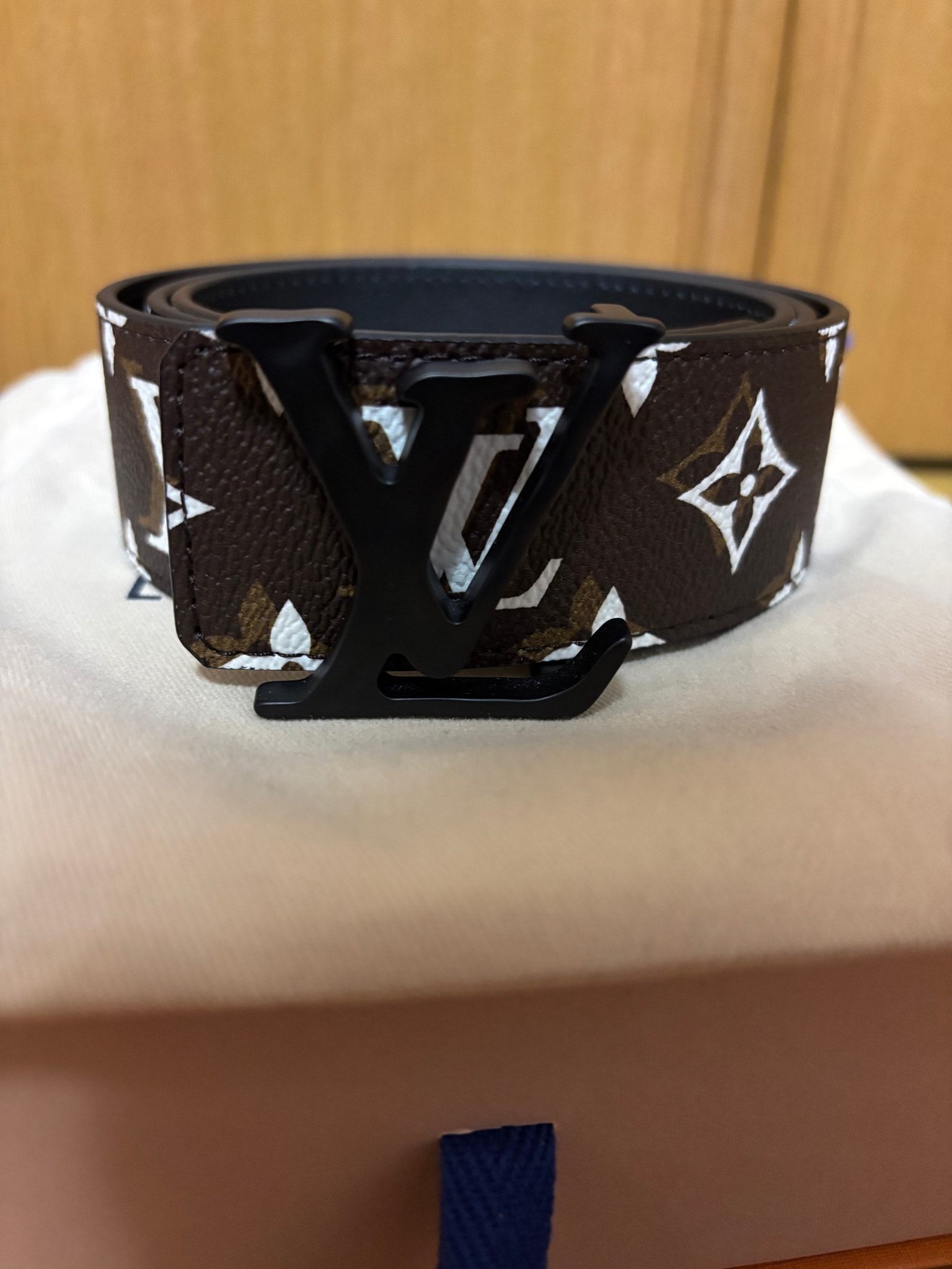 Louis Vuitton Monogram Ceinture LV Shape Belt 