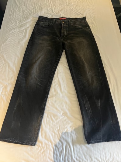 Supreme Distressed Loose Fit Selvedge Jean "Washed Black" (24FW)