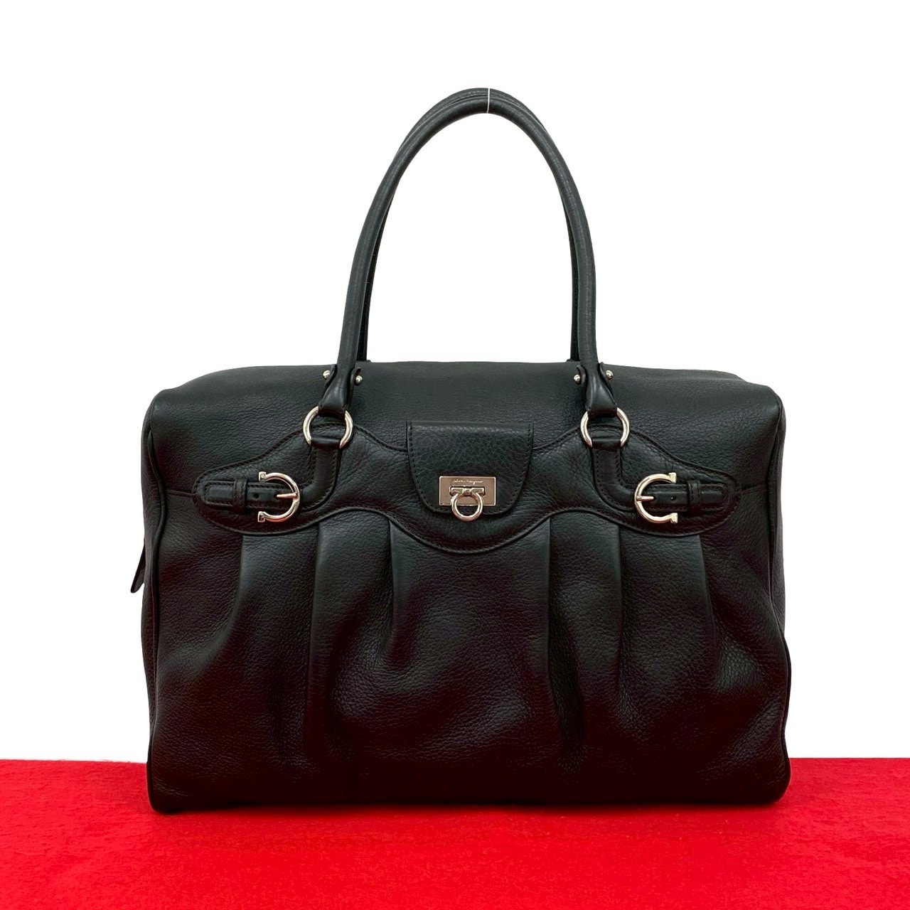 Salvatore Ferragamo サルヴァトーレフェラガモ ガンチーニ ロゴ 金具 レザー ハンドバッグ ブラック
 58101