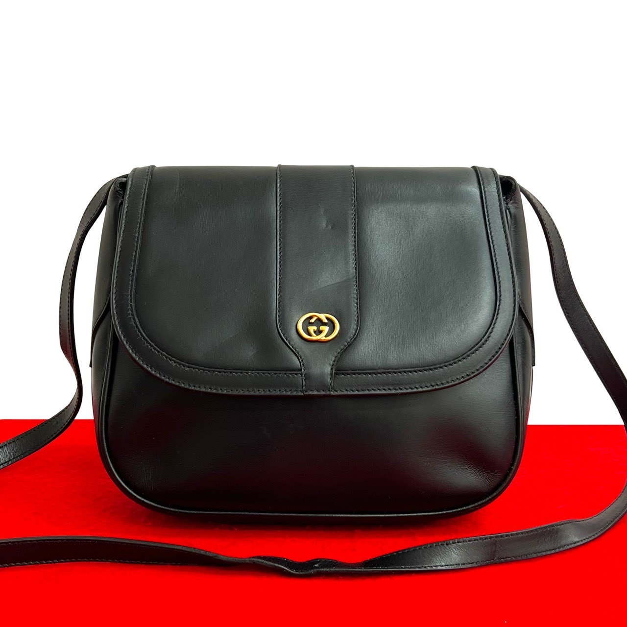 GUCCI グッチ GG ロゴ 金具 レザー ショルダーバッグ ブラック
22359