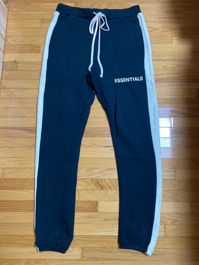 FEAR OF GOD Essentials Side Stripe Sweatpants "Black"