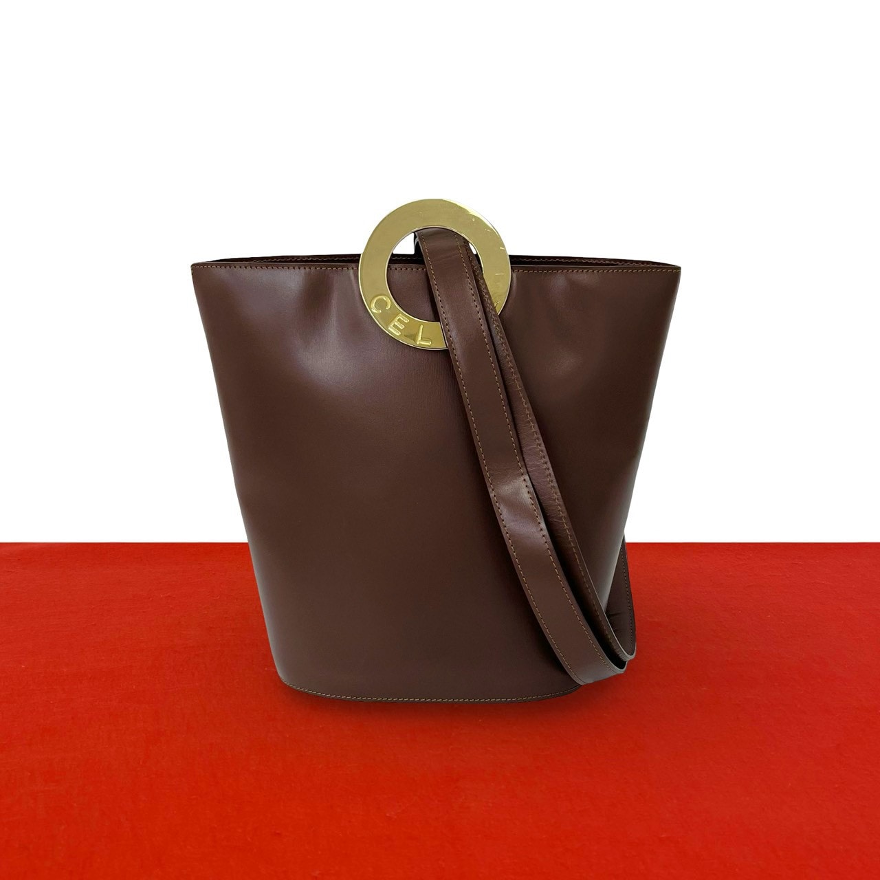 CELINE セリーヌ サークル ロゴ 金具 レザー ショルダーバッグ ブラウン
27531