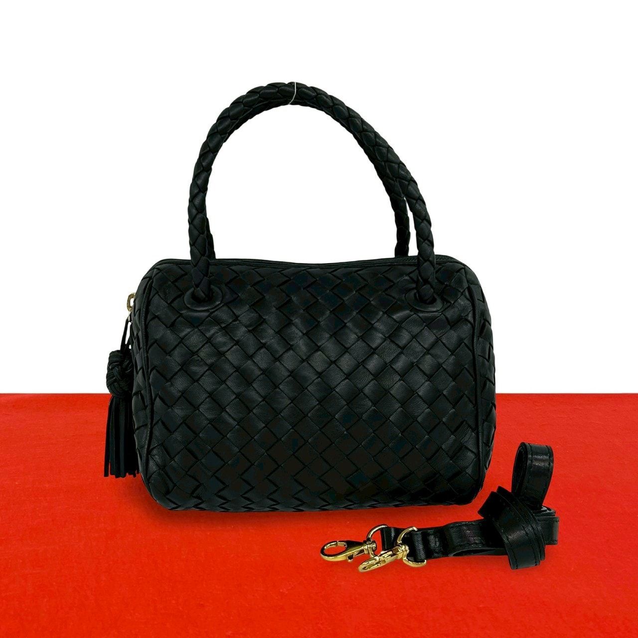 BOTTEGA VENETA ボッテガヴェネタ イントレチャート レザー ショルダーバッグ ブラック
 99076