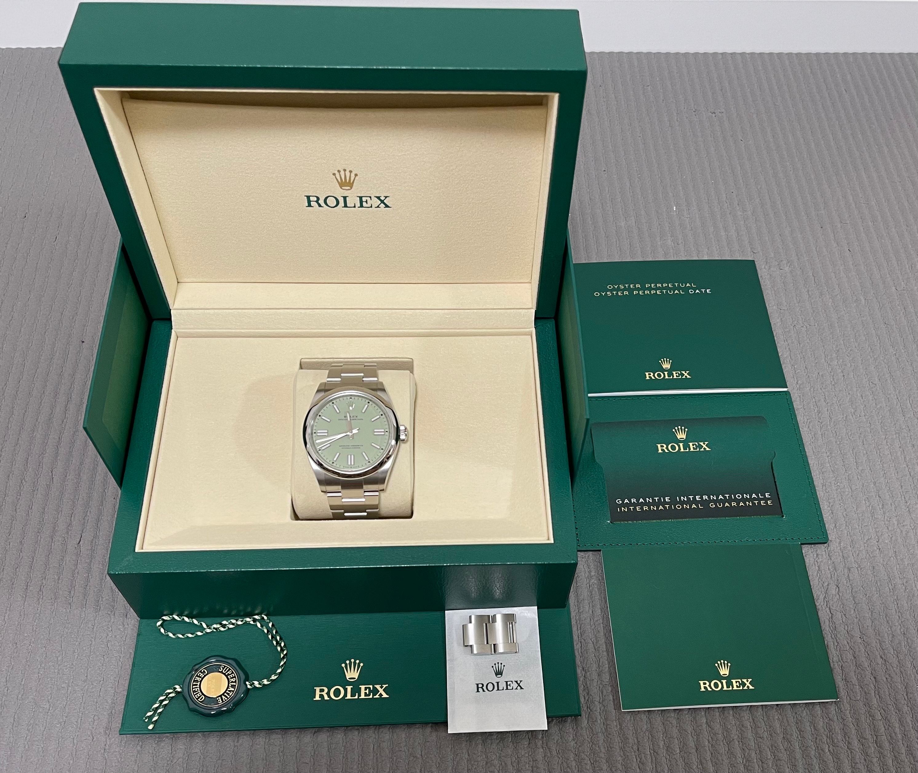 ロレックス オイスターパーペチュアル 41mm オイスタースチール 134300 "ピスタチオ"