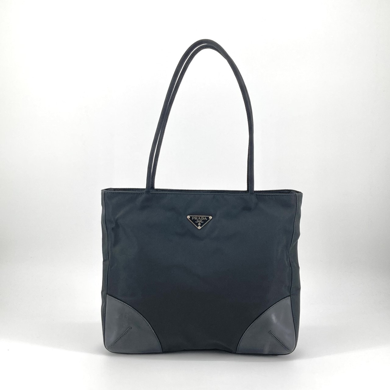 PRADA(プラダ) トライアングル ナイロン トートバッグ ブラック