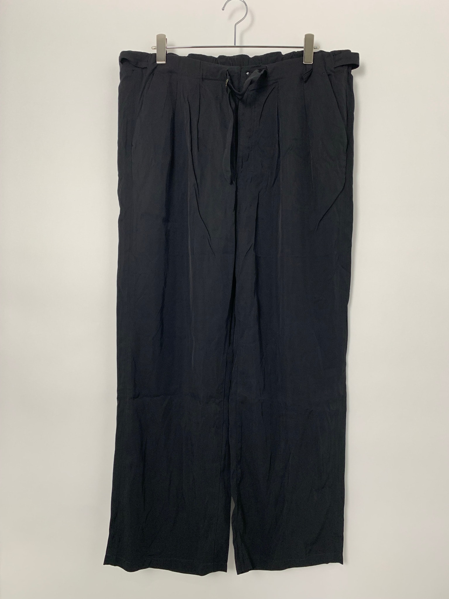 ANCELLM Viscose Belt-Less Trousers "Black"