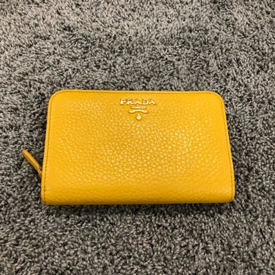 プラダ 折り財布