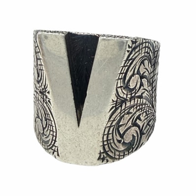 美品 グッチ アラベスク アルファベット V レターリング L JP18号