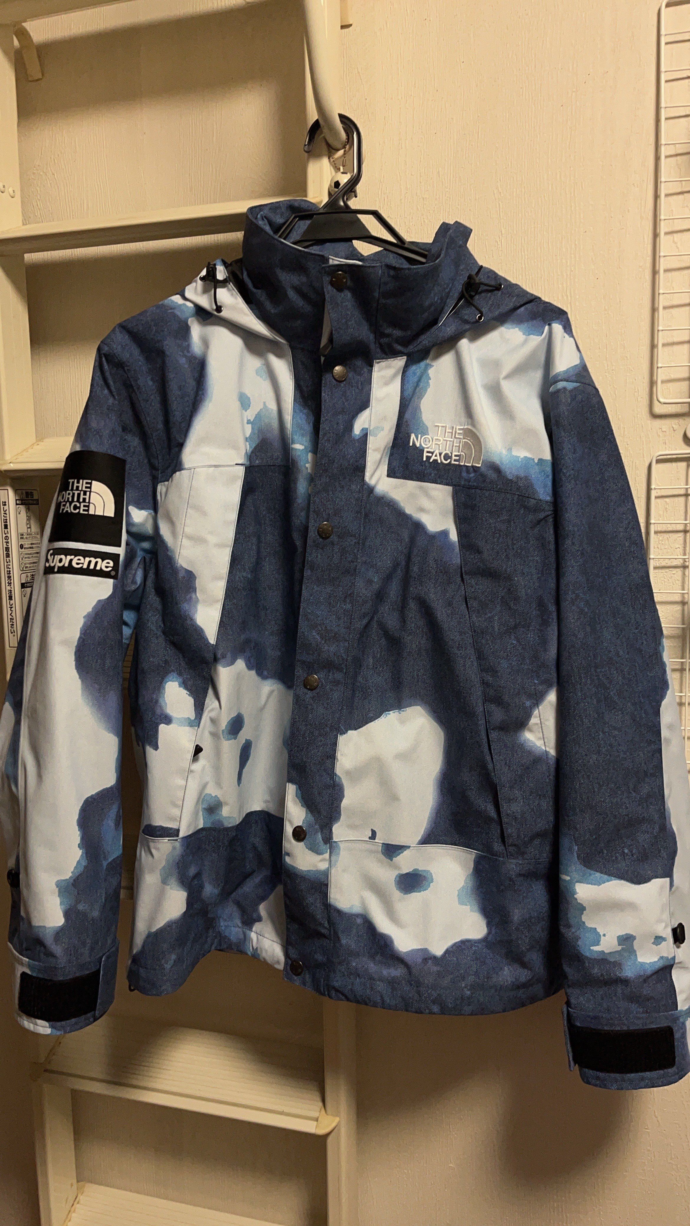 Supreme x The North Face Bleached Denim Print Mountain Jacket "Indigo"