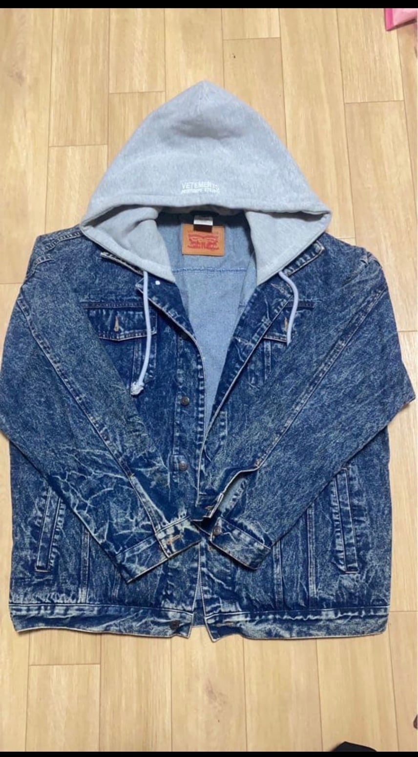 B (目立った傷や汚れなし)】リーバイス コラボデニムジャケット🧥の B (目立った傷や汚れなし)】リーバイス コラボデニムジャケット🧥の