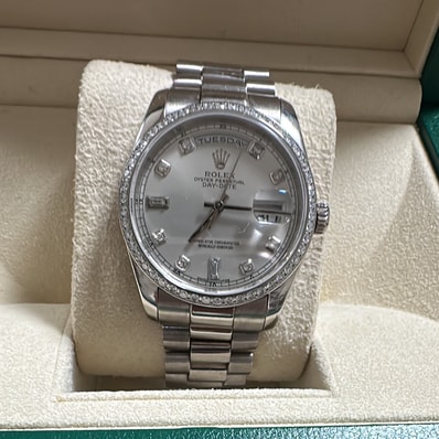 ROLEX Day-Date ダイヤモンドベゼル 118239