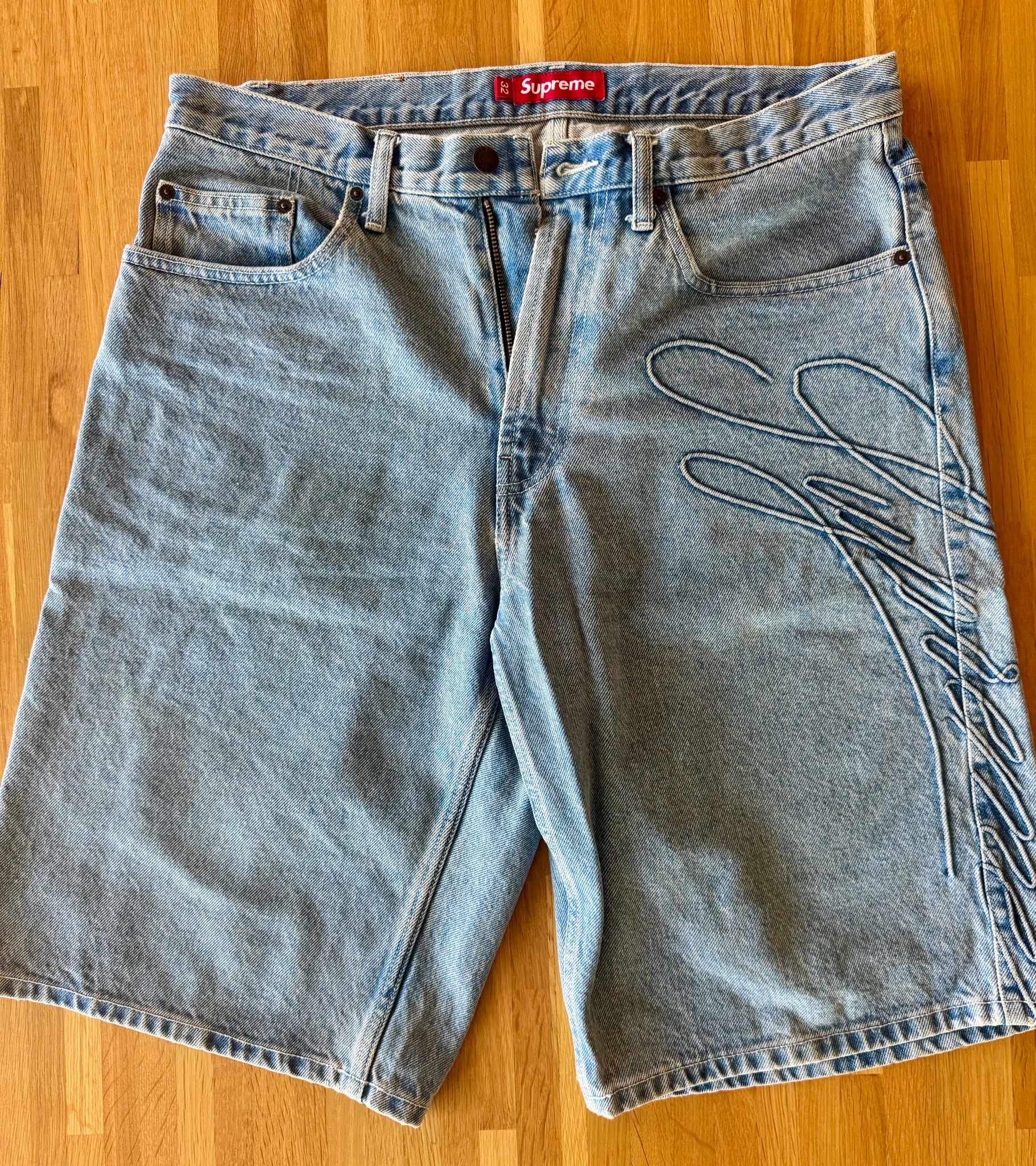 Supreme Script Baggy Denim Short "Washed Indigo"