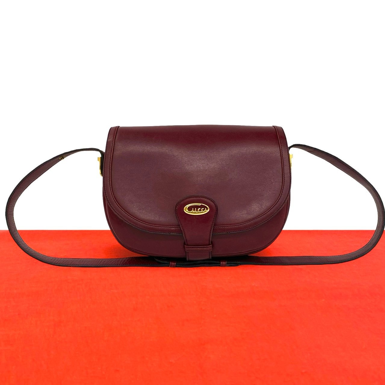 GUCCI グッチ ロゴ 金具 レザー ショルダーバッグ ワインレッド
 14320