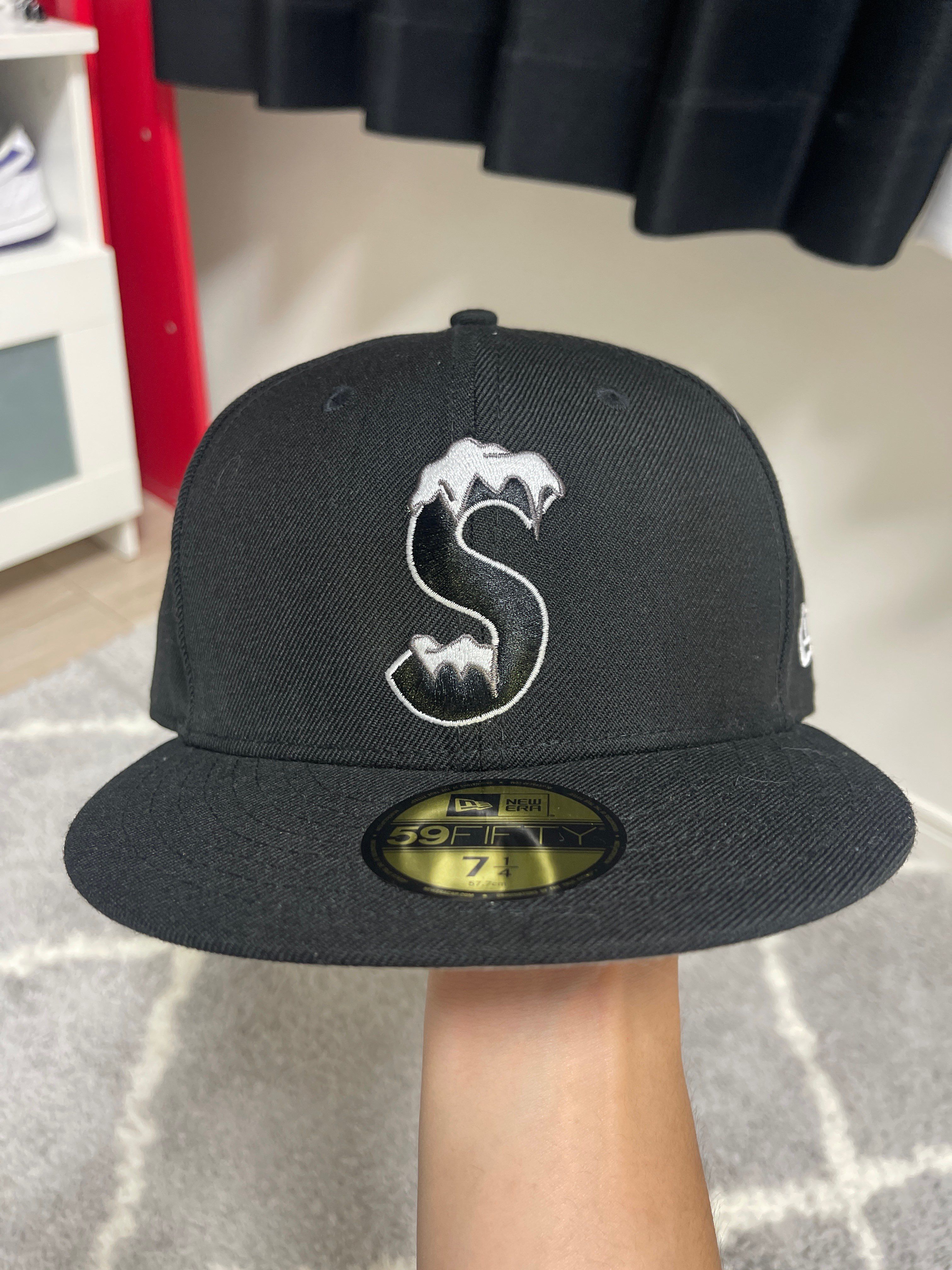 Supreme S Logo New Era® "Black" (20FW)