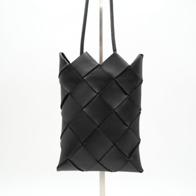 BOTTEGA VENETA(ボッテガヴェネタ)イントレチャート フォンポーチ ヴィンテージ ショルダーバッグ スマホポーチ ブラック レザー レディース 【中古】