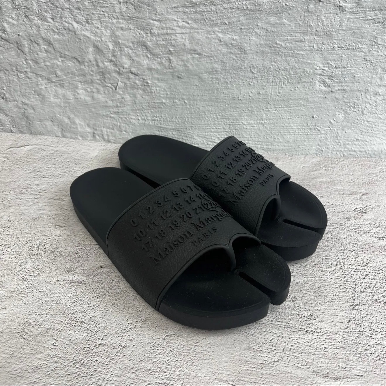 Maison Margiela TABI RUBBER SLIDES