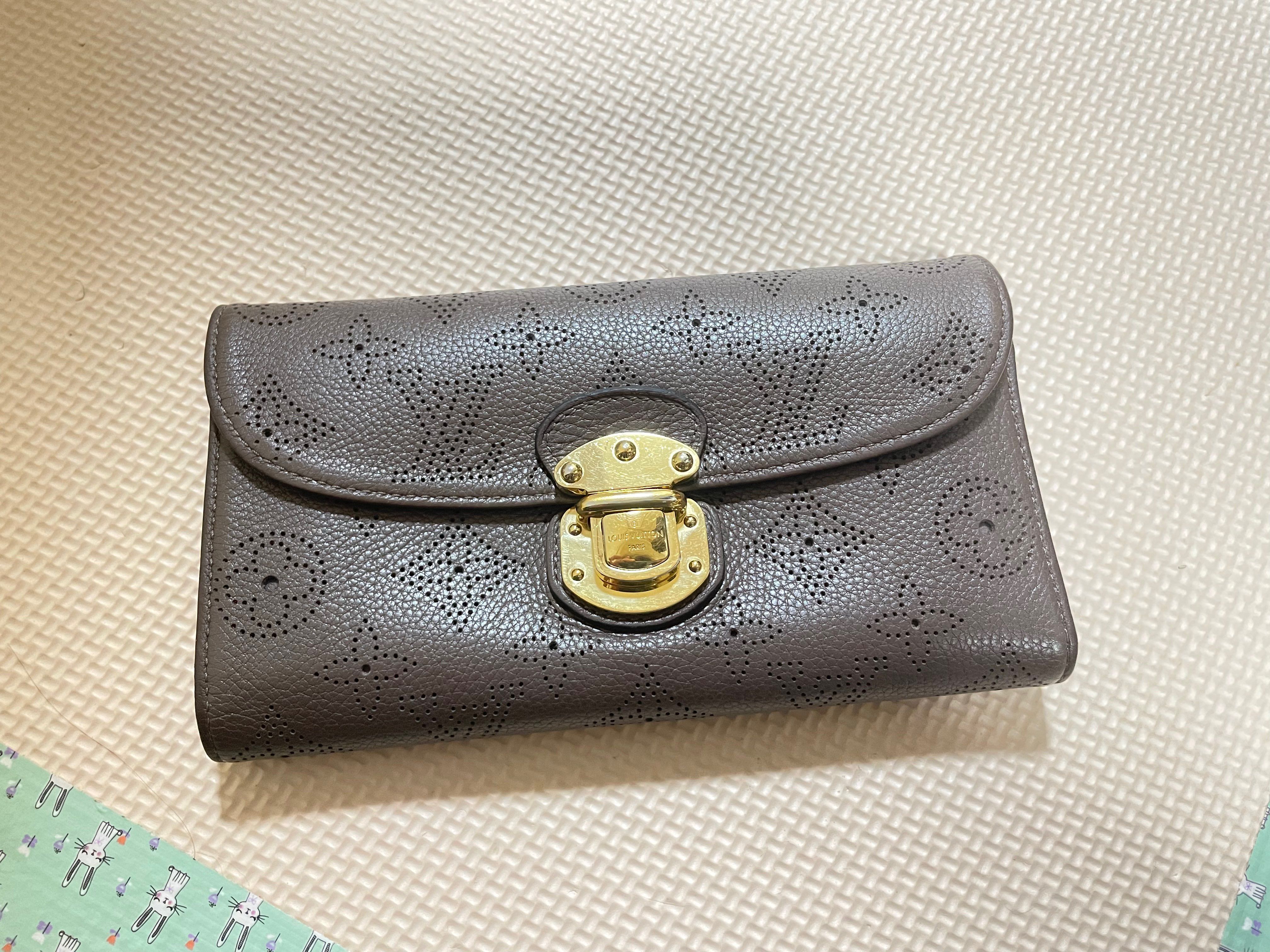 Louis Vuitton Amelia Wallet Mahina "Taupe"
